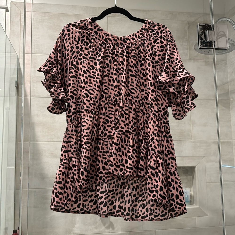 Umgee leopard print blouse, black on pink/rose